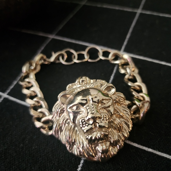 Large Lion Head Charm Chainlink Bracelet - Picture 1 of 7